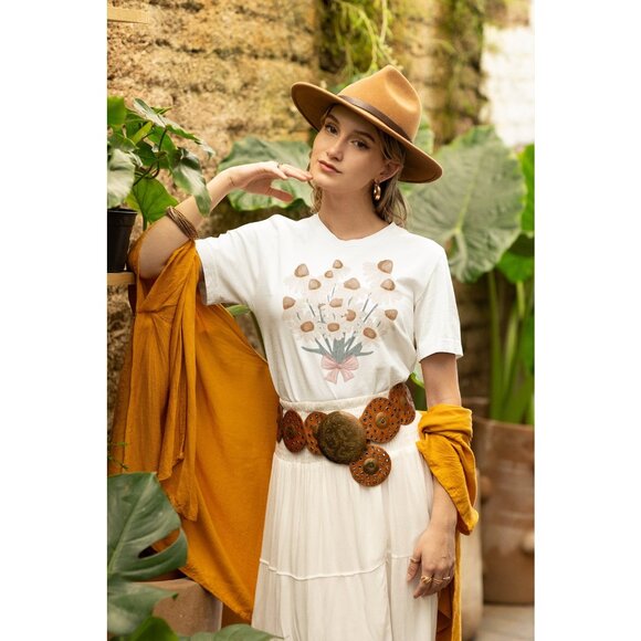 Tops - Coquette Watercolor Daisy Women's T-Shirt, Coquette Daisy Bouquet T-Shirt